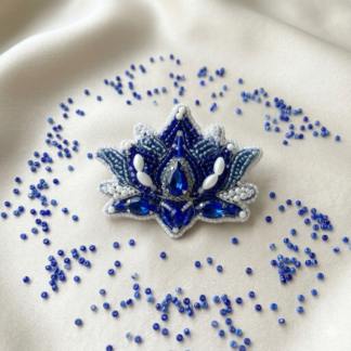 Blue Lotus Brooch, Handcrafted Beaded Flower Pin, Unique Floral Jewelry for Women, Gift for Her, Gift for Mom, Lotus Blossom Badge.