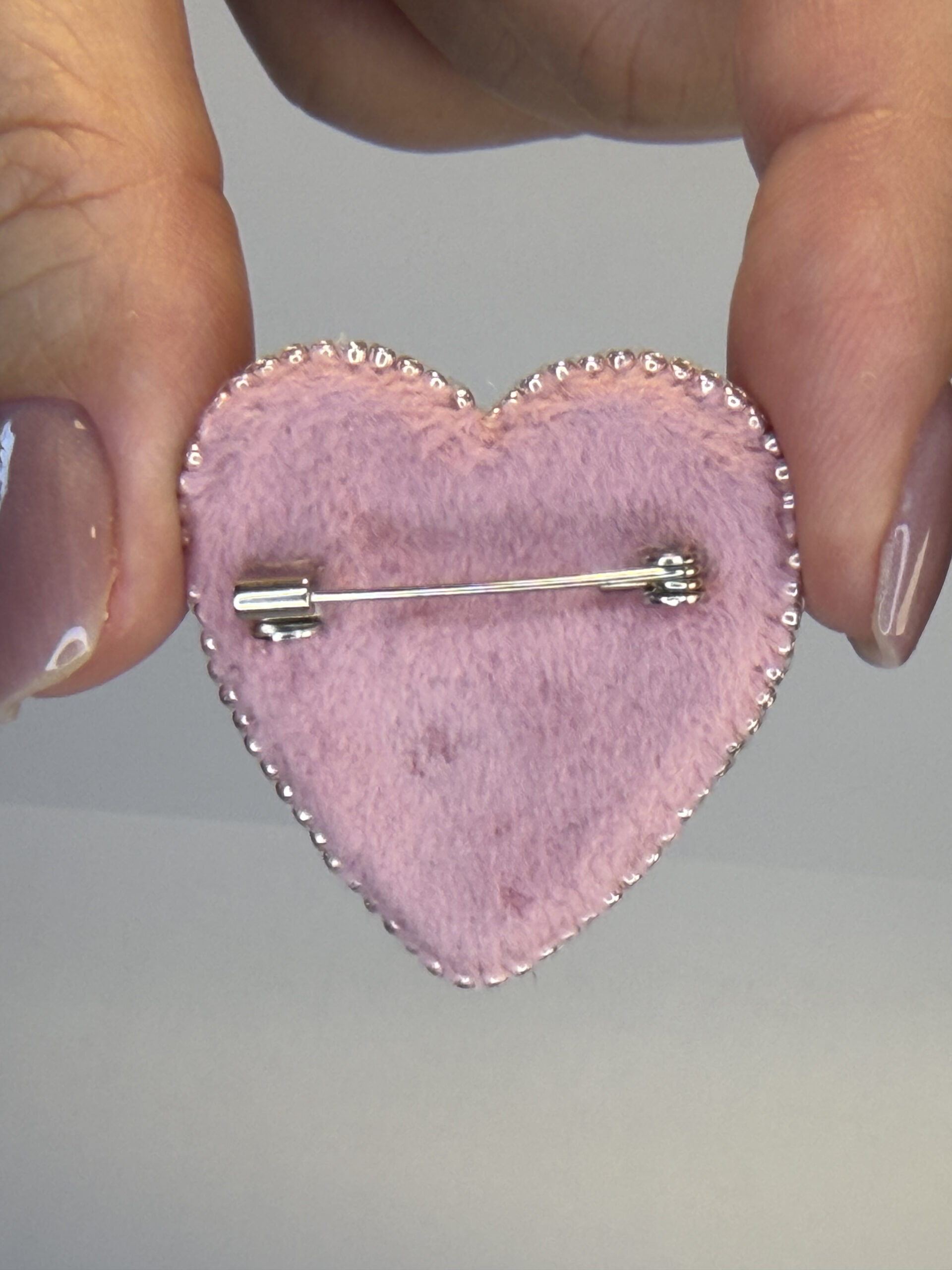 Small Pink Crystal Heart Brooch – Hand Embroidered Beaded Pin with Imitation Pearls — view 5
