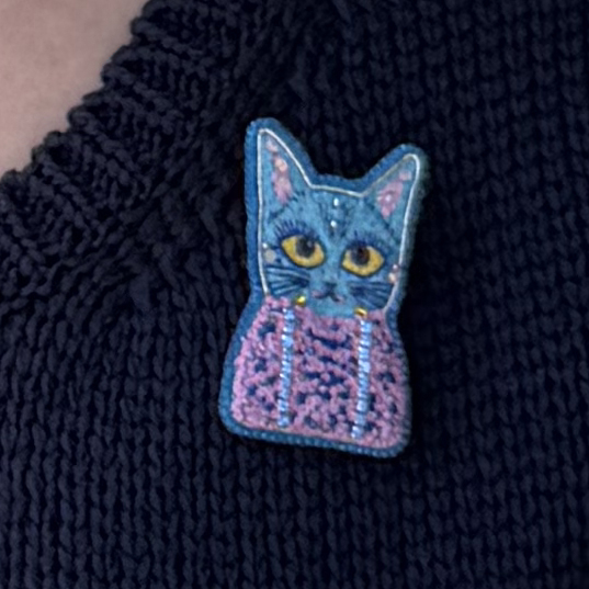 Blue Cat Brooch – Hand Embroidered Satin Stitch Face, Pink Knotted Body Pin — view 9