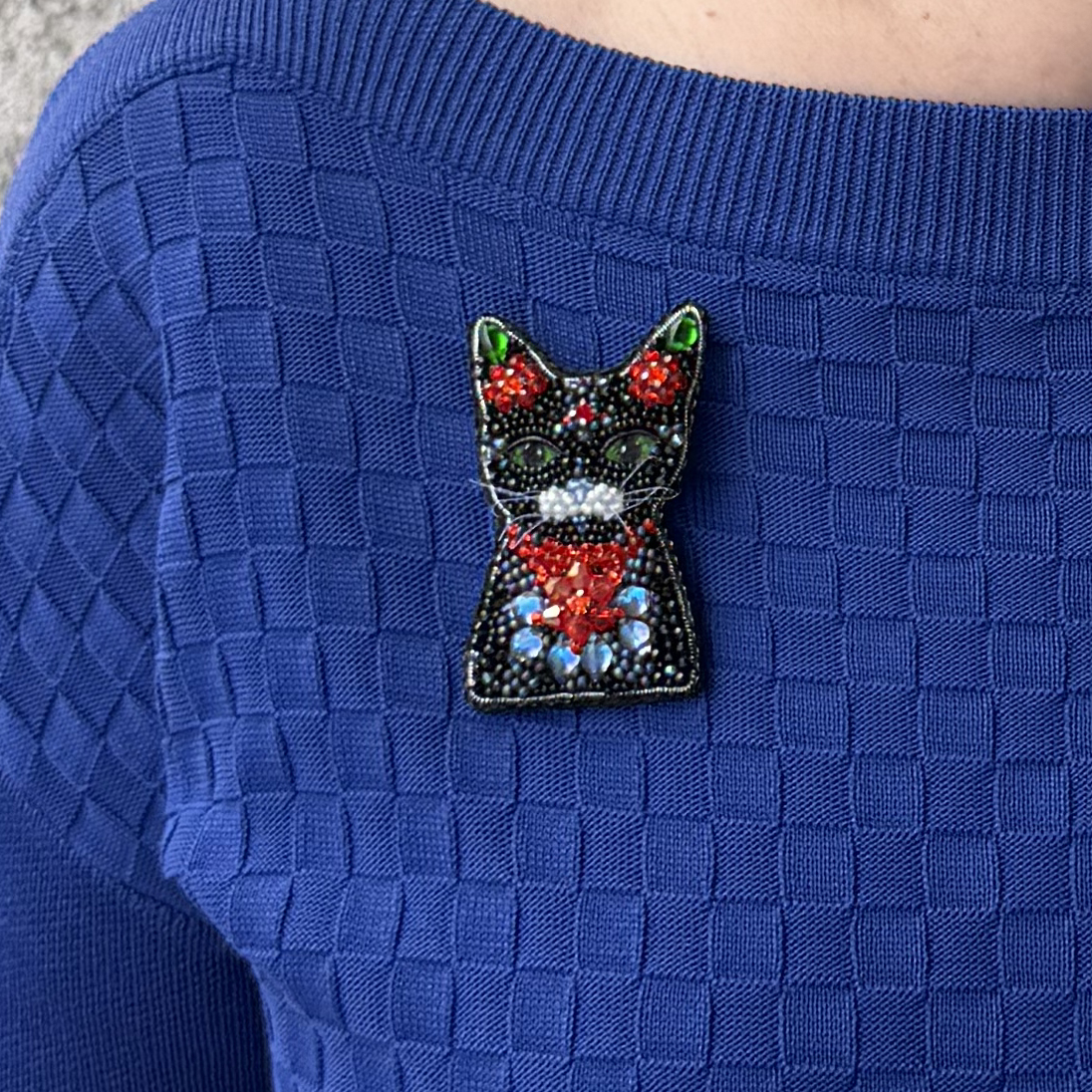Black Cat Brooch with Red Crystal Flowers – Hand Embroidered Green Eyed Pin — view 7