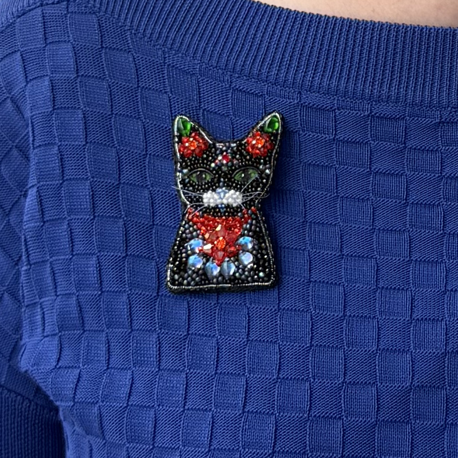 Black Cat Brooch with Red Crystal Flowers – Hand Embroidered Green Eyed Pin — view 8