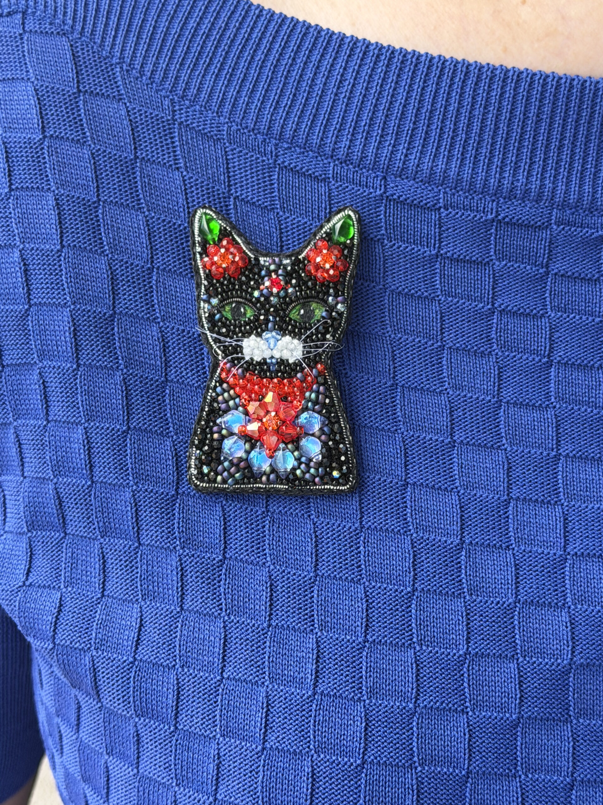 Black Cat Brooch with Red Crystal Flowers – Hand Embroidered Green Eyed Pin — view 10