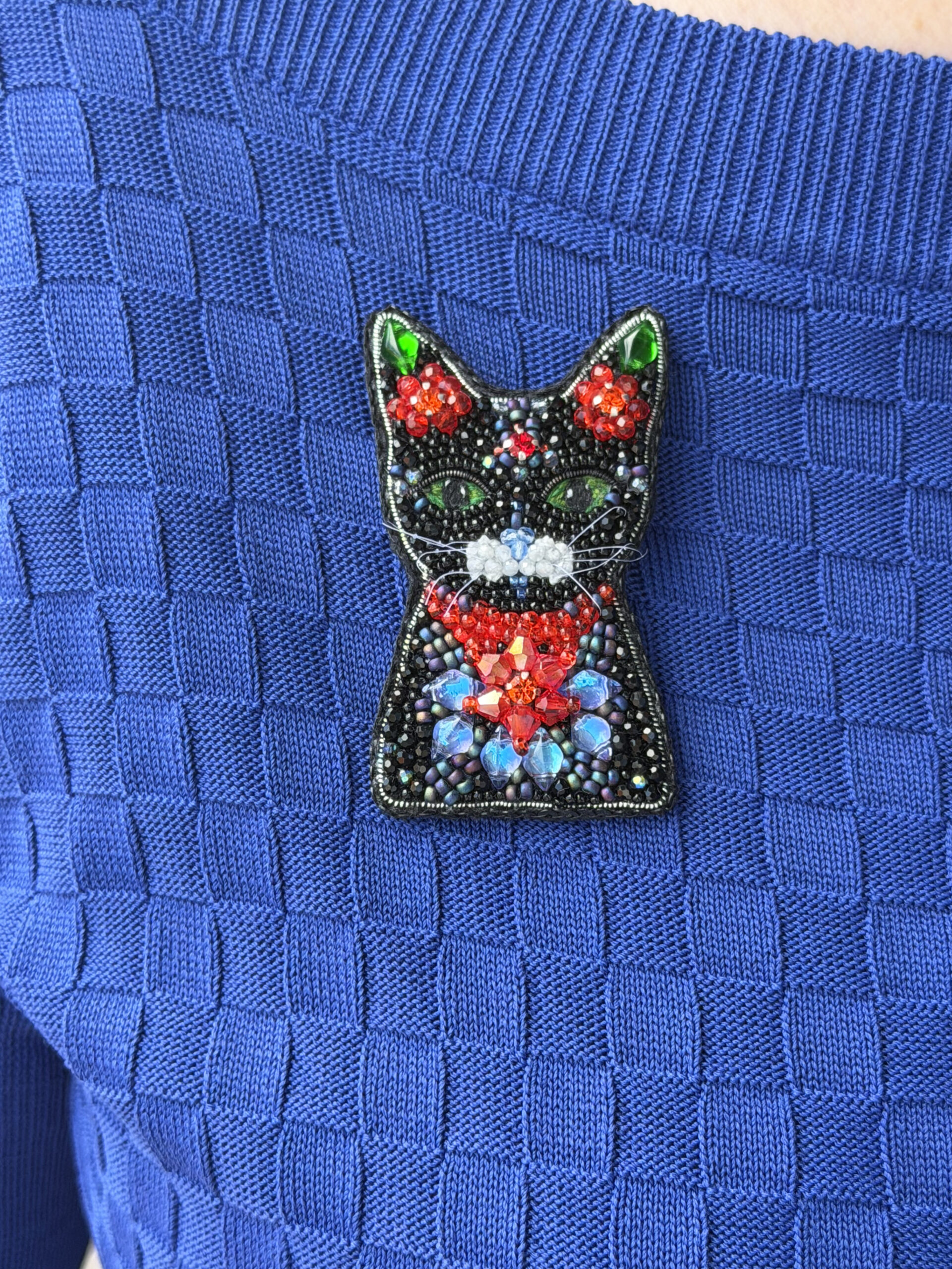 Black Cat Brooch with Red Crystal Flowers – Hand Embroidered Green Eyed Pin — view 11
