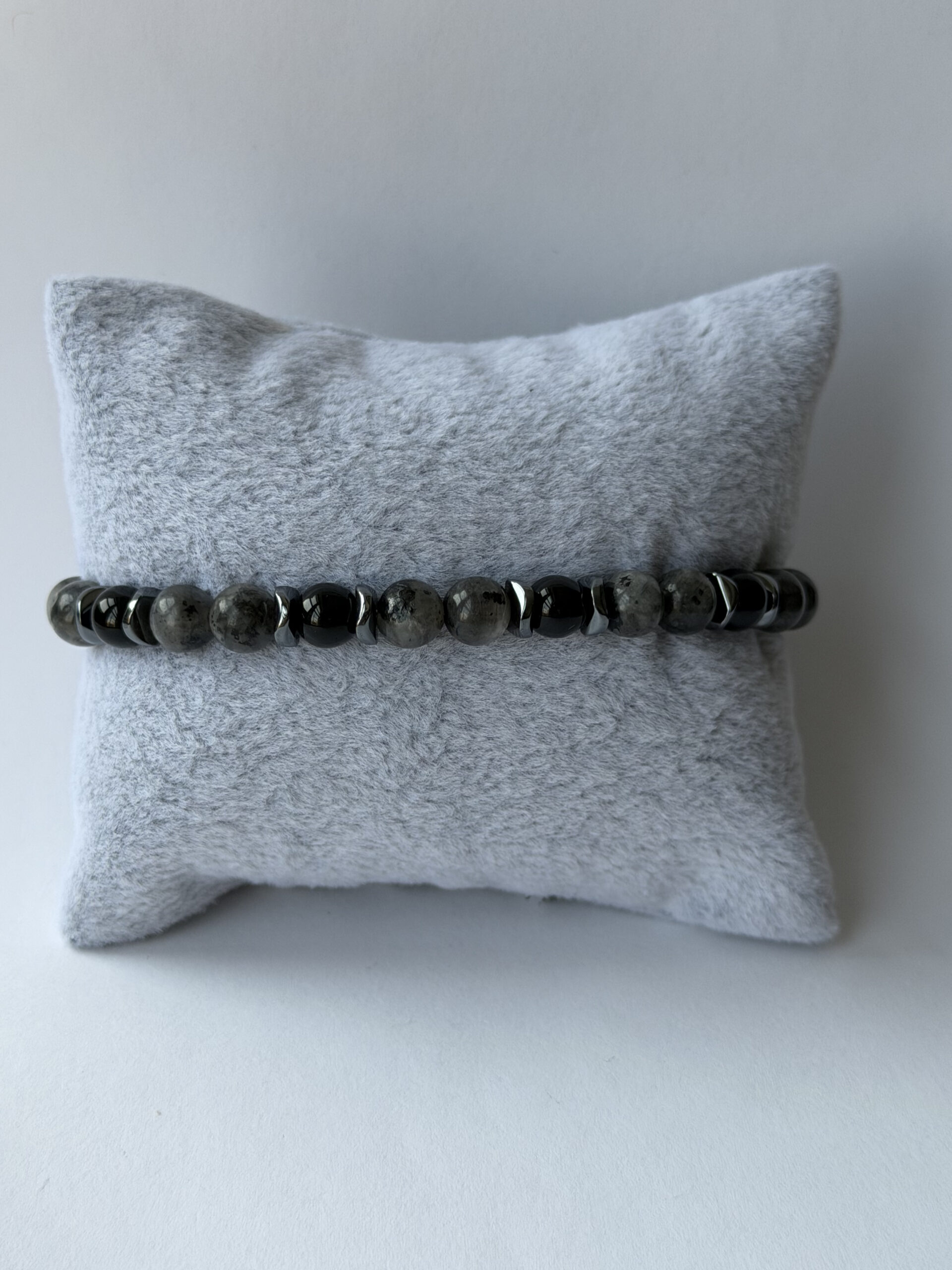 Grey Labradorite and Black Onyx Stretch Bracelet for Men with Hematite Spacers — view 4