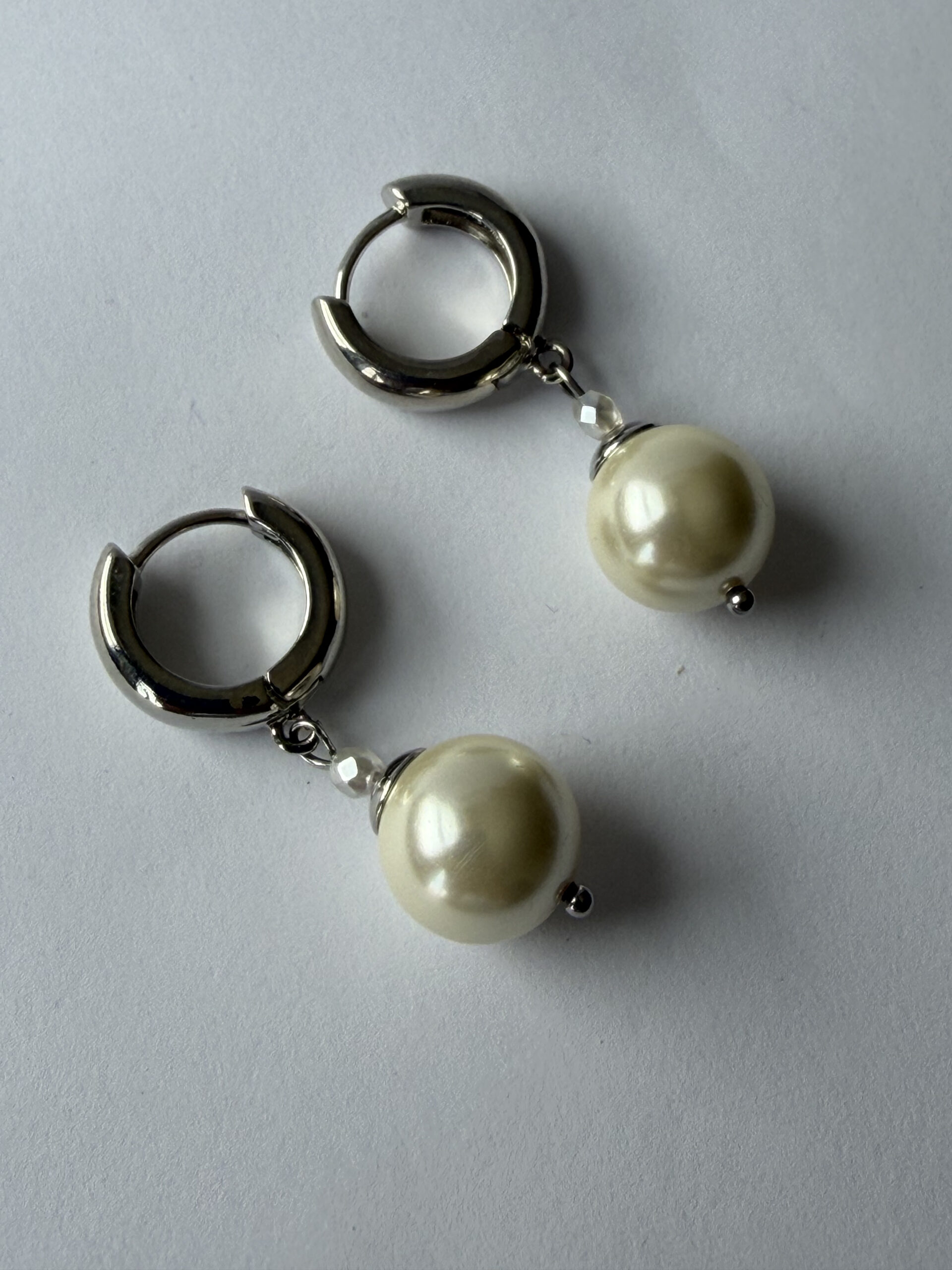 Chunky Silver-Tone Hoop Earrings with Pearl Drop – Polished Hinged Hoops, Short Dangle — view 1