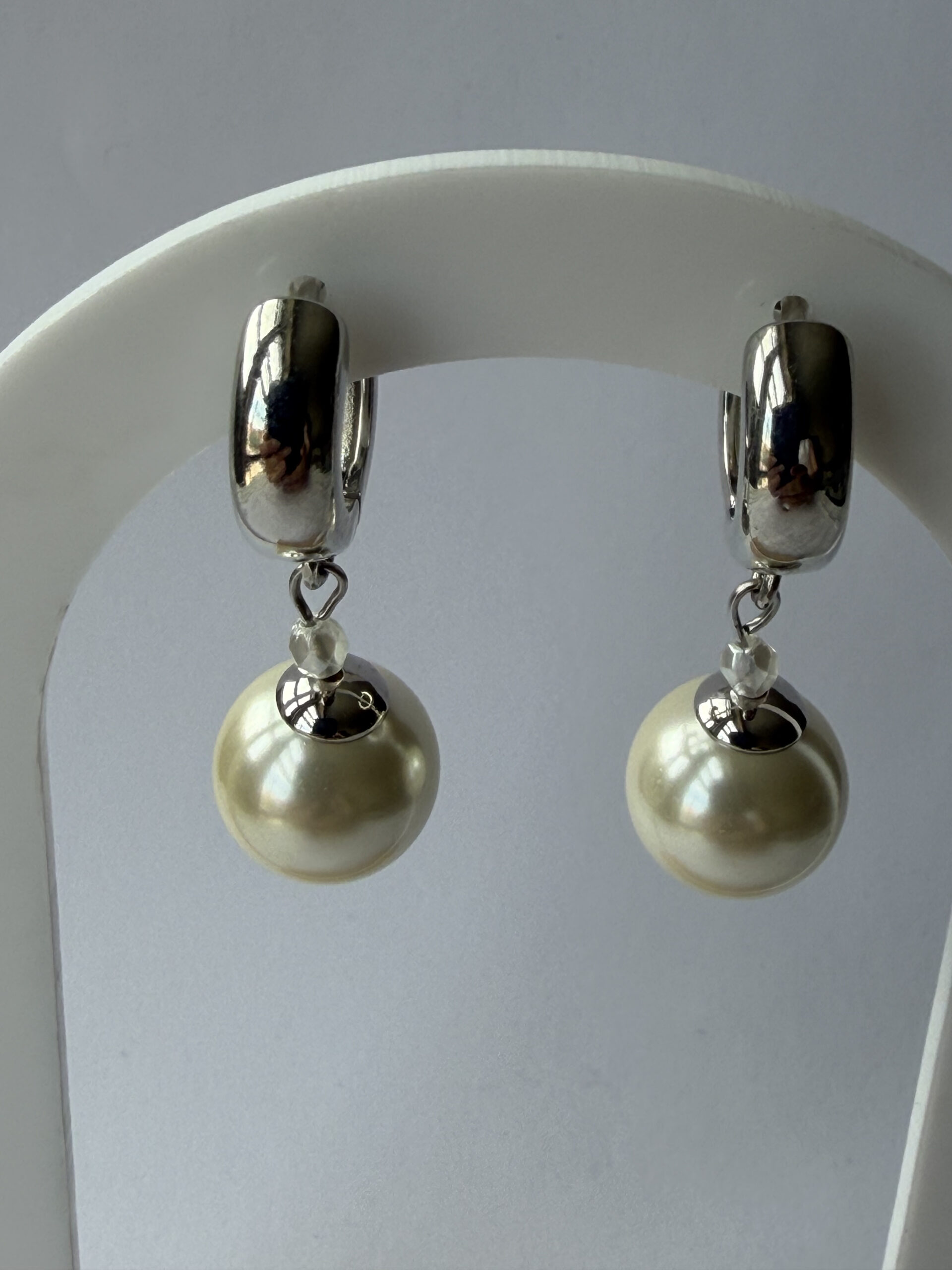 Chunky Silver-Tone Hoop Earrings with Pearl Drop – Polished Hinged Hoops, Short Dangle — view 3