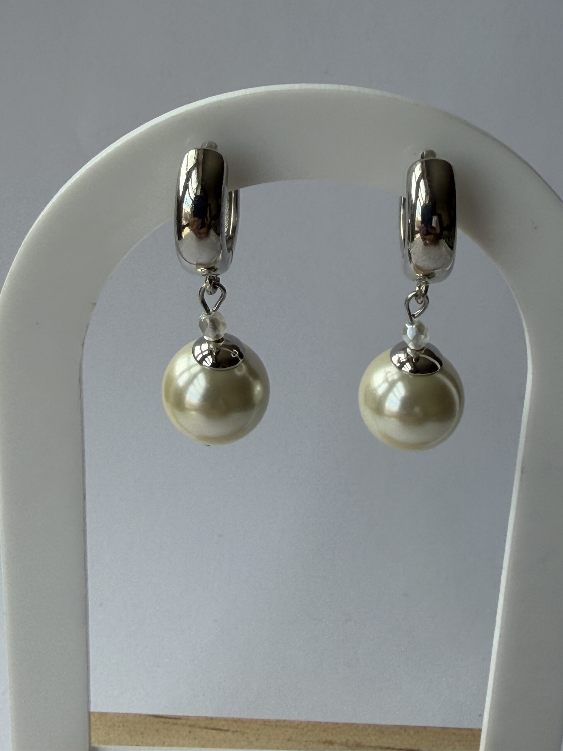 Chunky Silver-Tone Hoop Earrings with Pearl Drop – Polished Hinged Hoops, Short Dangle — view 4
