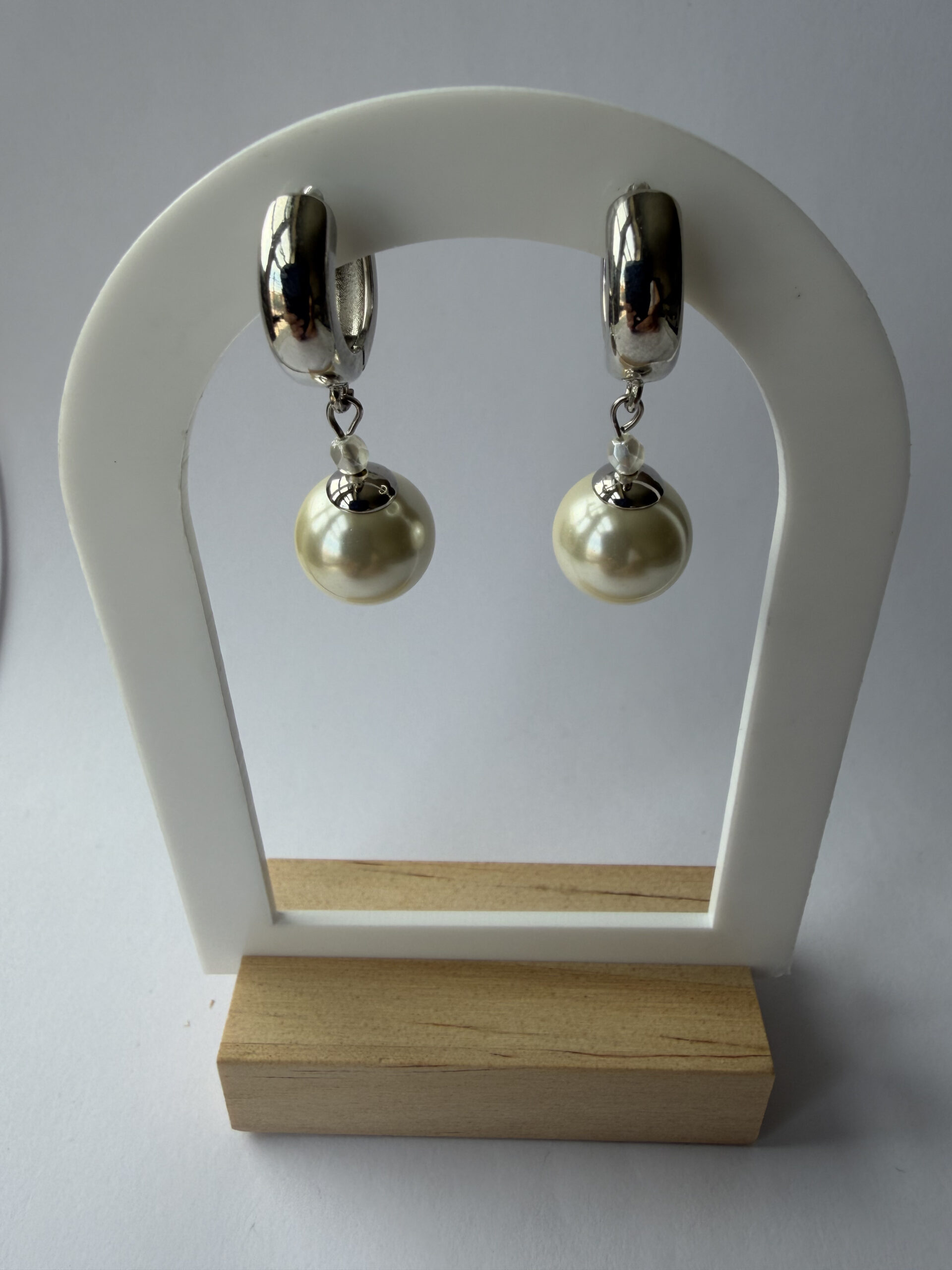 Chunky Silver-Tone Hoop Earrings with Pearl Drop – Polished Hinged Hoops, Short Dangle — featured image